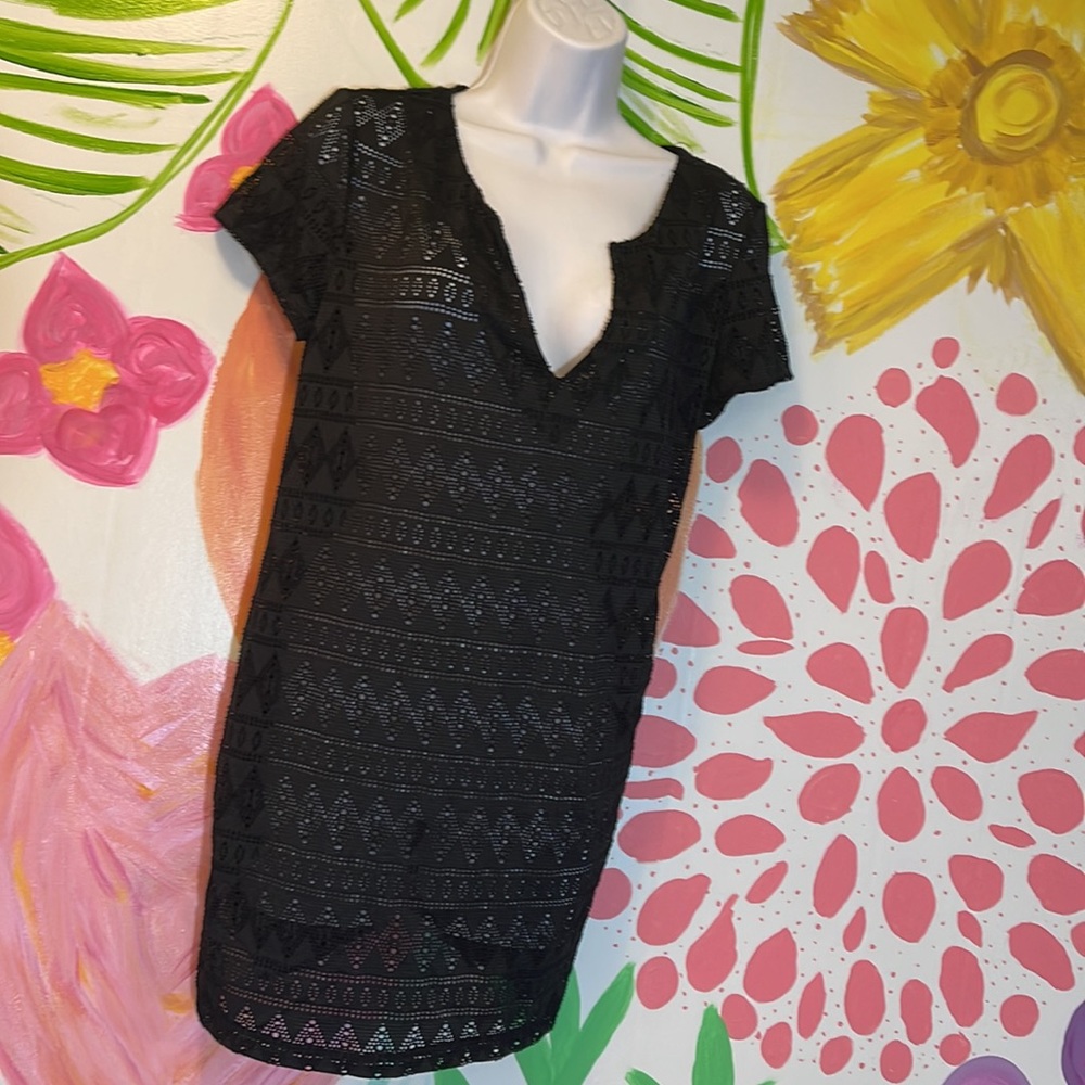 Black Aztec coverup with pockets. Size medium. Brand Catalina